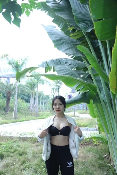 Bắt Gặp Chị Thủ Dâm Không Che
